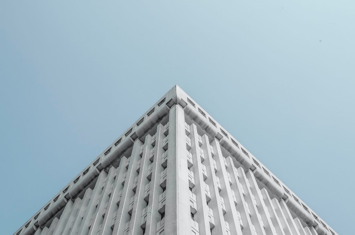 开云在线-亲人团聚，彭啸奶奶前来接机，祖孙二人紧紧相拥