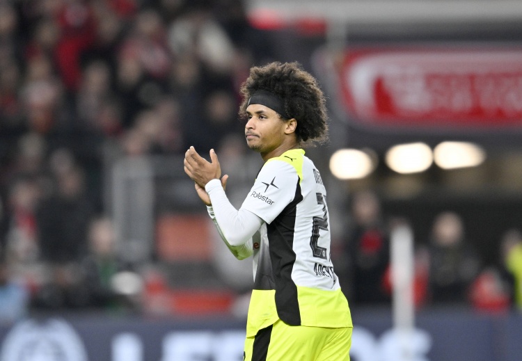 体图：多特本轮赢球后，阿德耶米在赛后一个人提前离开更衣室